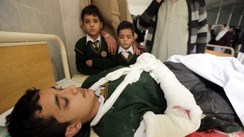 pakistan: mas de 100 muertos por ataque a colegio pakistan: mas de 100 muertos por ataque a colegio