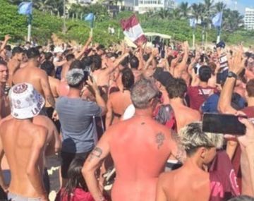 Locura granate en Río: los hinchas de Lanús coparon los playas de Brasil