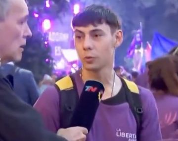 Militantes libertarios revelaron que les prometieron un pago por ir al acto de Manuel Adorni