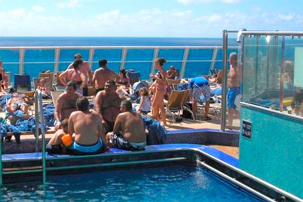 Un pasajero del crucero relata el insólito viaje con los barras