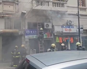Incendio en un local de ropa en Once: 40 personas tuvieron que ser asistidas