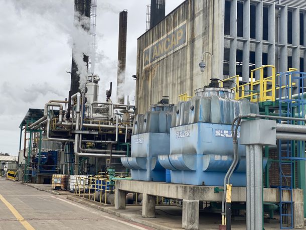 Refinería la Teja - perteneciente a Ancap - en Montevideo