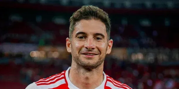 Lucas Alario Lucas Alario