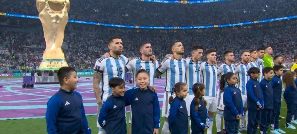 Momento emotivo: así sonó el Himno Nacional Argentino en la semifinal