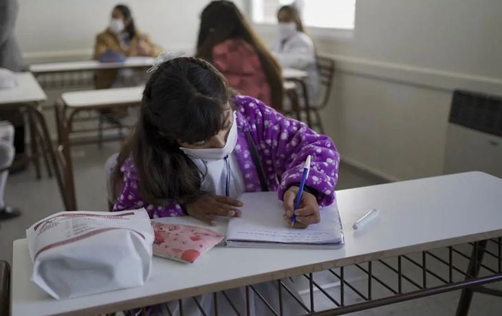 Trotta: A las clases presenciales se volverá en bloques semanales por grupos