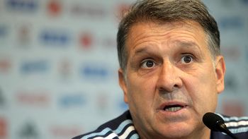 martino defendio a tevez: no tuvo mala intencion, fue una desgracia martino defendio a tevez: no tuvo mala intencion, fue una desgracia