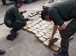 Secuestraron más de 100 kilos de cocaína escondidos en una camioneta