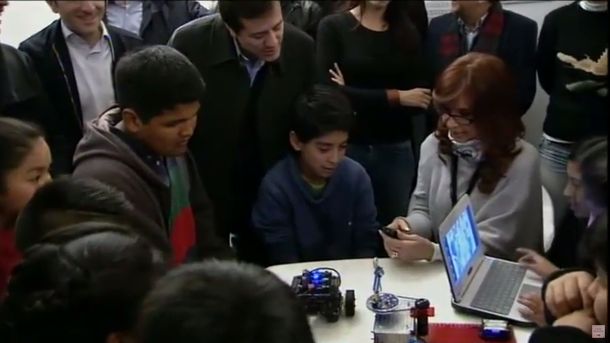 #AlertaSpoiler CFK habló con chicos de la Villa 20 sobre películas infantiles