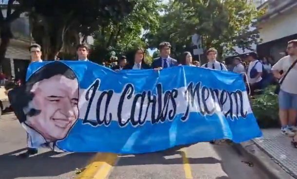 Así llegaba la agrupación La Carlos Menem al acto de Karina Milei en Villa Urquiza