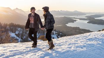 Bariloche es una de las ciudades argentinas más elegidas por los uruguayos para las vacaciones de Julio. Bariloche es una de las ciudades argentinas más elegidas por los uruguayos para las vacaciones de Julio.