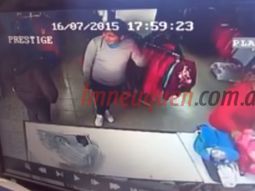video: escracho a la mujer que le robo el celular video: escracho a la mujer que le robo el celular
