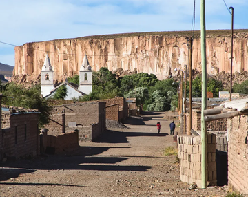 El pueblo jujeño que combina arte rupestre y paisajes únicos.