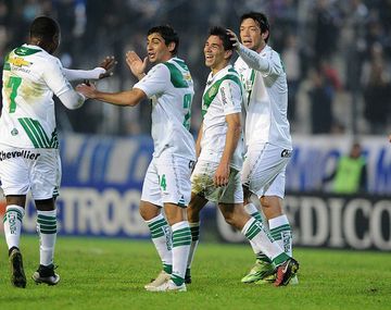 Gio Simeone marcó su primer gol y Banfield le ganó a Quilmes