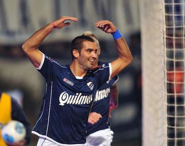 Quilmes derrotó a Racing y hundió a Independiente