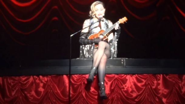 Madonna lloró y cantó La vie en rose en un concierto en Suecia