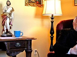 encuentran a un cura teniendo sexo en un cementerio encuentran a un cura teniendo sexo en un cementerio