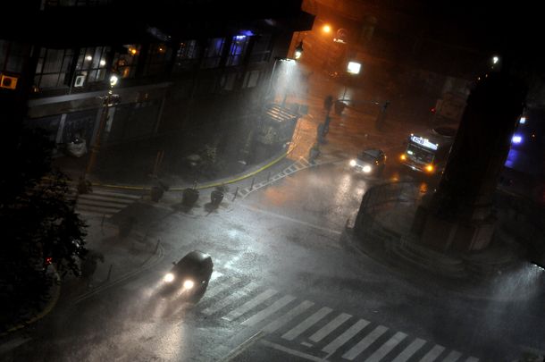 Diluvió en la Ciudad y rige el alerta meteorológico