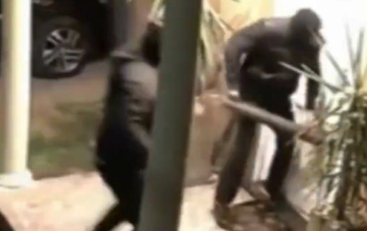 Delincuentes roban simulando ser policías en Ituzaingó.