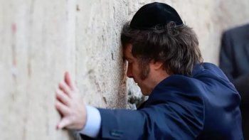 El presidente Javier Milei durante su visita al Muro de los Lamentos El presidente Javier Milei durante su visita al Muro de los Lamentos