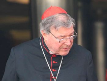 Condenaron a 6 años de cárcel al ex número 3 del Vaticano: No vivirá lo suficiente para ser liberado