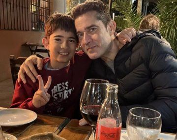 Mariano Castro, junto a su hijo.