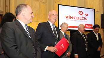 insolito: en ee.uu. premian por la seguridad a bonfatti, cuando rosario es la ciudad con mas crimenes del pais insolito: en ee.uu. premian por la seguridad a bonfatti, cuando rosario es la ciudad con mas crimenes del pais