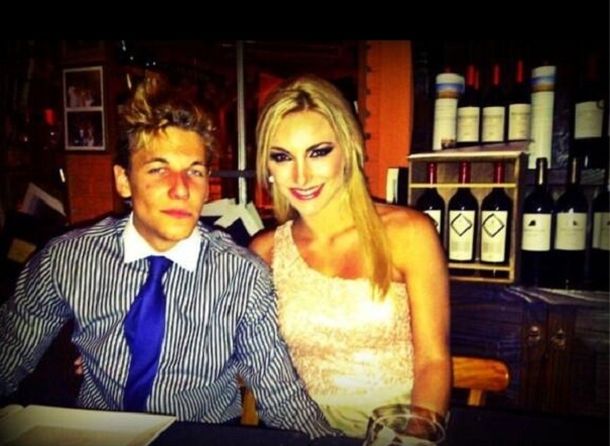 Alexander dejó en claro que sigue en pareja
