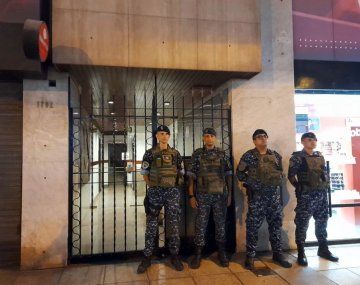 Delincuente roba tarjetas a turistas y gasta millones de pesos: cómo hace