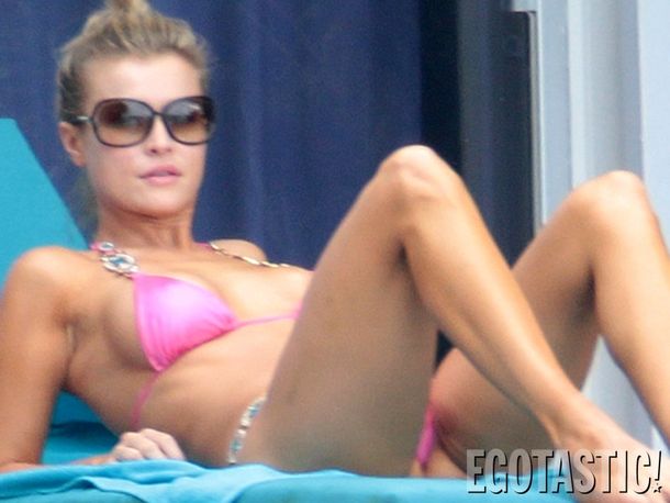 El infartante bikini rosa de Joanna Krupa