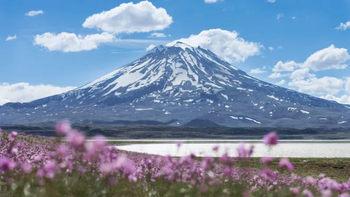 Los dos destinos con senderos, agua y paisajes. Los dos destinos con senderos, agua y paisajes.