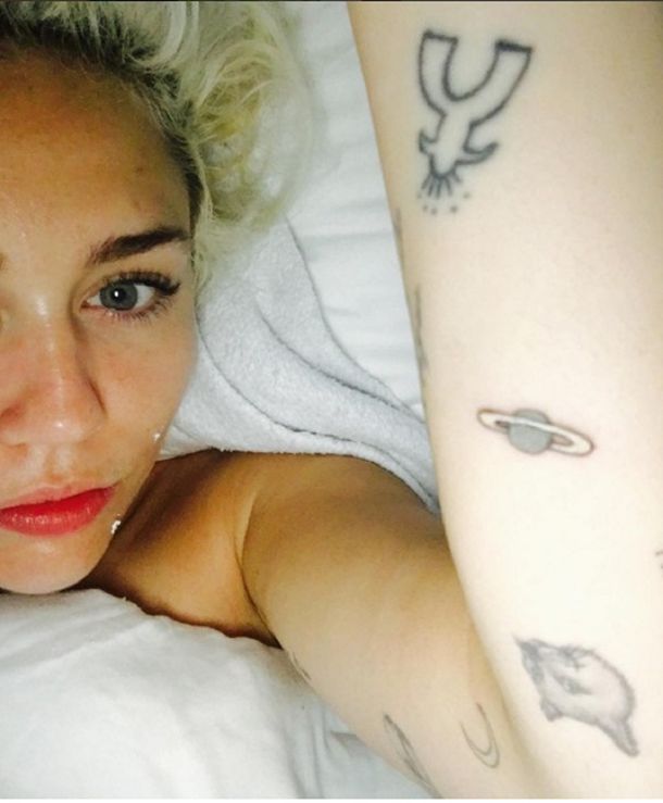 El tremendo error en un tatuaje de Miley Cyrus que se hizo viral