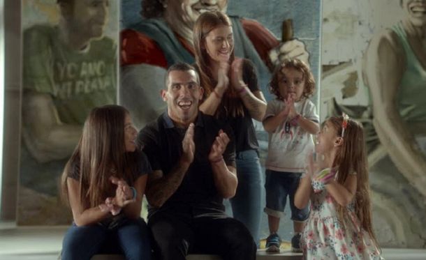 #Eljugadordelpueblo Carlos Tevez invita a los argentinos a contar su historia