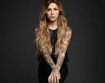 Candelaria Tinelli se tatuó un emoji de WhatsApp.