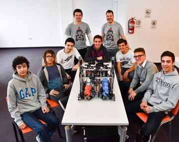 Estudiantes de escuela secundaria crearon un robot y participarán de una competencia en EE.UU.
