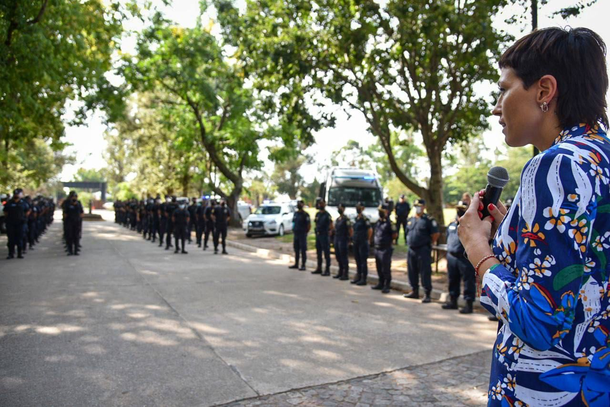 Mayra Mendoza les dio la bienvenida a los nuevos policías: queremos vivir seguros