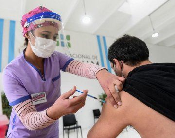 Todas las provincias ya empezaron con la vacunación de menores de 50 años sin comorbilidades