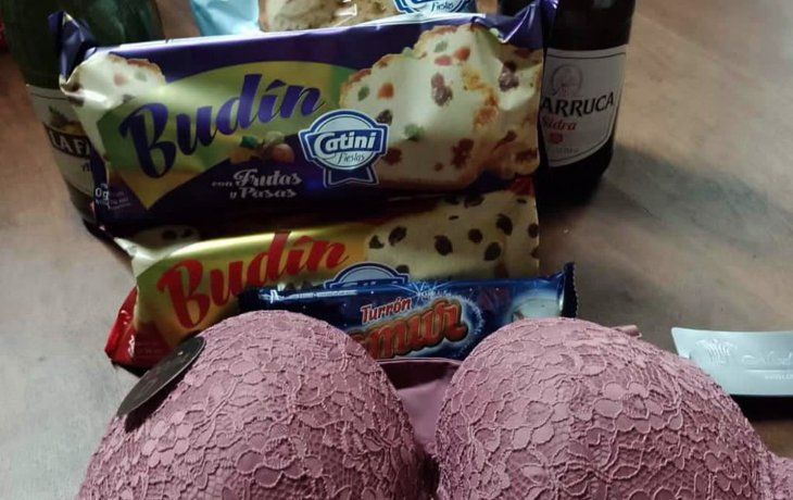 Insólito: regalaron corpiños en las cajas navideñas