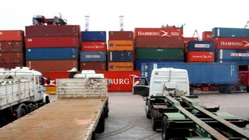 en marzo, el superavit comercial cayo un 49 por ciento en marzo, el superavit comercial cayo un 49 por ciento