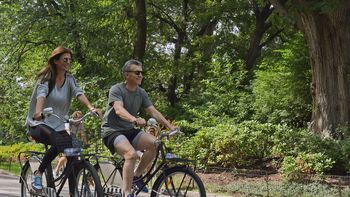 bicleteada de macri y awada por el central park bicleteada de macri y awada por el central park