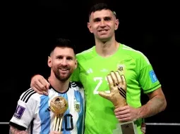 Messi y Dibu Martínez fueron nominados para el equipo ideal de FIFPRO