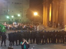 Represion en el Encuentro Nacional de Mujeres en Rosario Represion en el Encuentro Nacional de Mujeres en Rosario