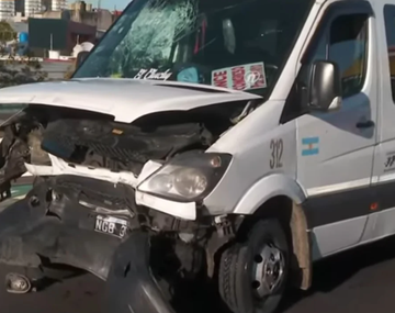 Accidente en la Autopista 25 de Mayo: una combi chocó contra el guardarrail y dejó 19 heridos