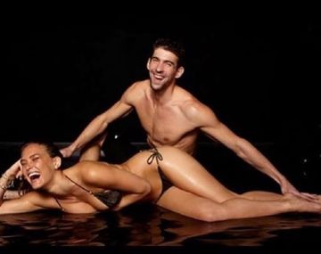 Phelps recibió un especial saludo de una modelo hot