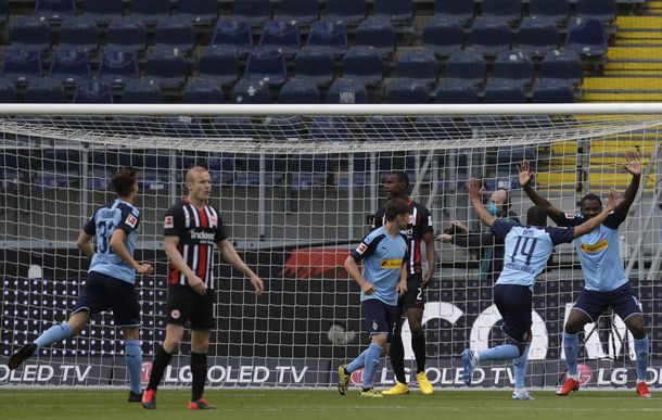 La Bundesliga aclaró que no sancionará a Herta Berlin ni a Borussia Mönchengladbach por festejos goles con abrazos