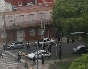 Serios incidentes entre vecinos y la Metropolitana en Saavedra