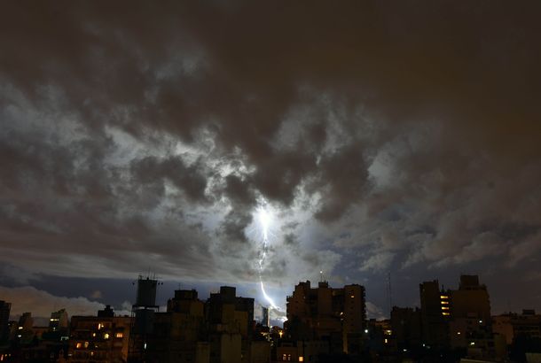 Alerta por vientos y tormentas fuertes en la Ciudad de Buenos Aires