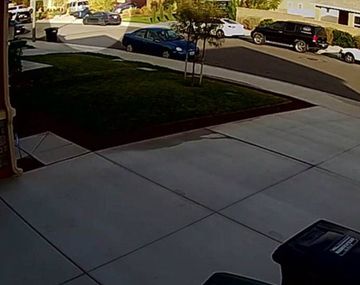 Las cámaras de seguridad del barrio captaron el momento del rescate
