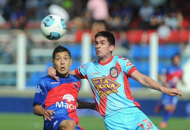 Tigre le dio vuelta el marcador a Arsenal y lo bajó de lo más alto