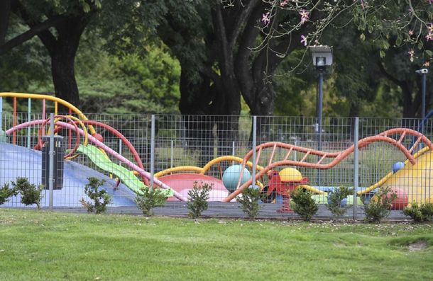 La Ciudad está reacondicionando plazas para facilitar las reuniones sociales al aire libre
