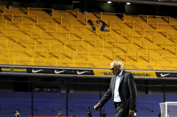 El derrotero del técnico más caro del país: en su tercer ciclo suma más caídas que victorias